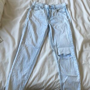 American Eagle High Waisted Mom Jeans (0)